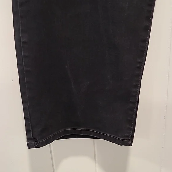 SALE!! Bandolino Jeans - Picture 4 of 11